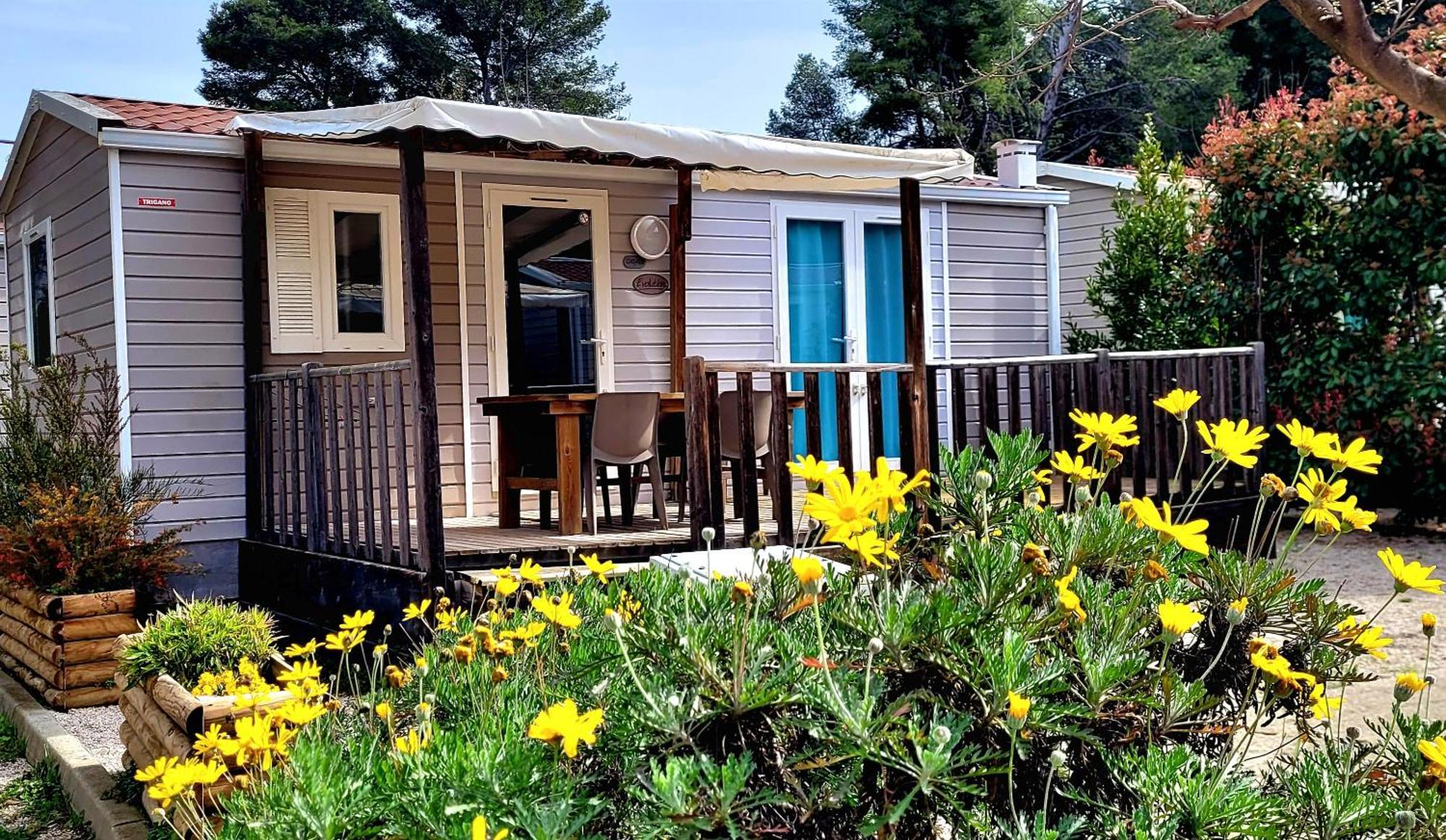 Camping Aux Portes De Cassis 로크포르라베둘 외부 사진